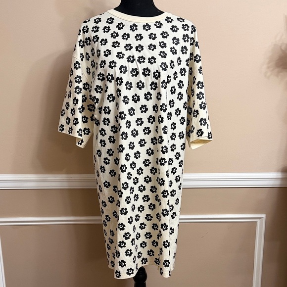 Tory Burch Dresses & Skirts - Tory Burch Flower Stencil T-Shirt Dress